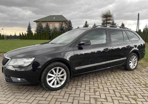 Skoda Superb cena 34900 przebieg: 260000, rok produkcji 2014 z Łobez małe 436